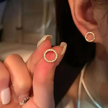 Clous Cercle Doré Minimaliste-Saylana