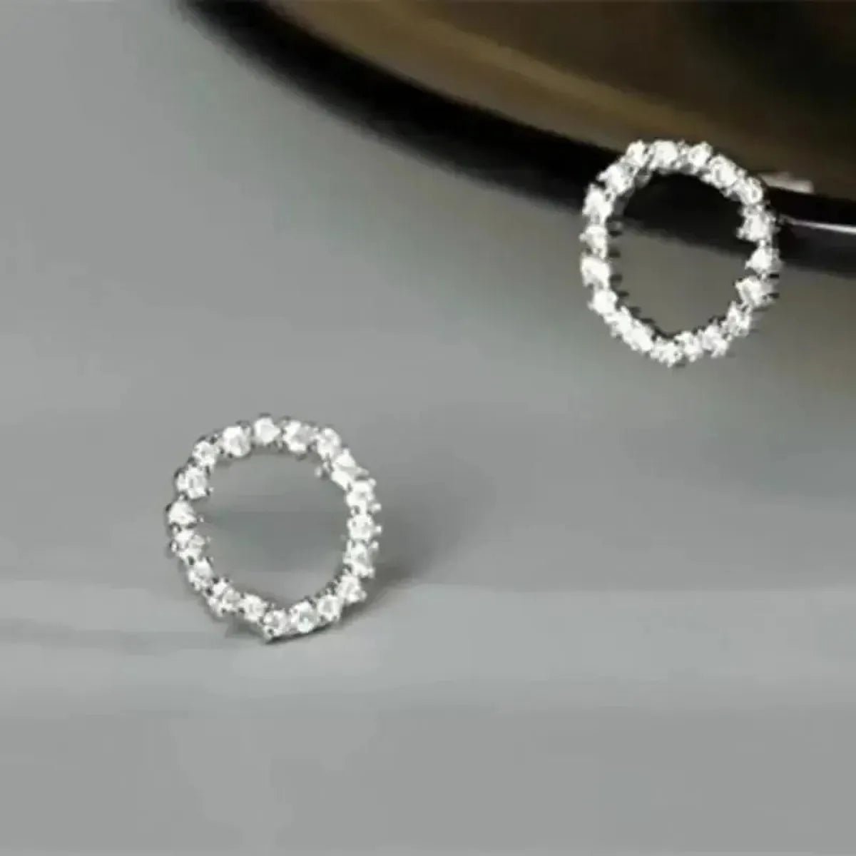 Clous Cercle Doré Minimaliste-Saylana