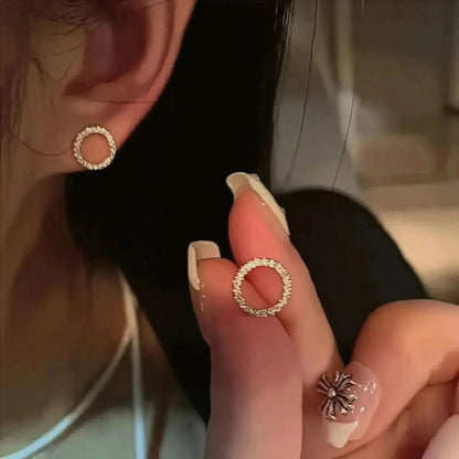 Clous Cercle Doré Minimaliste - Saylana