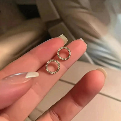 Clous Cercle Doré Minimaliste - Saylana