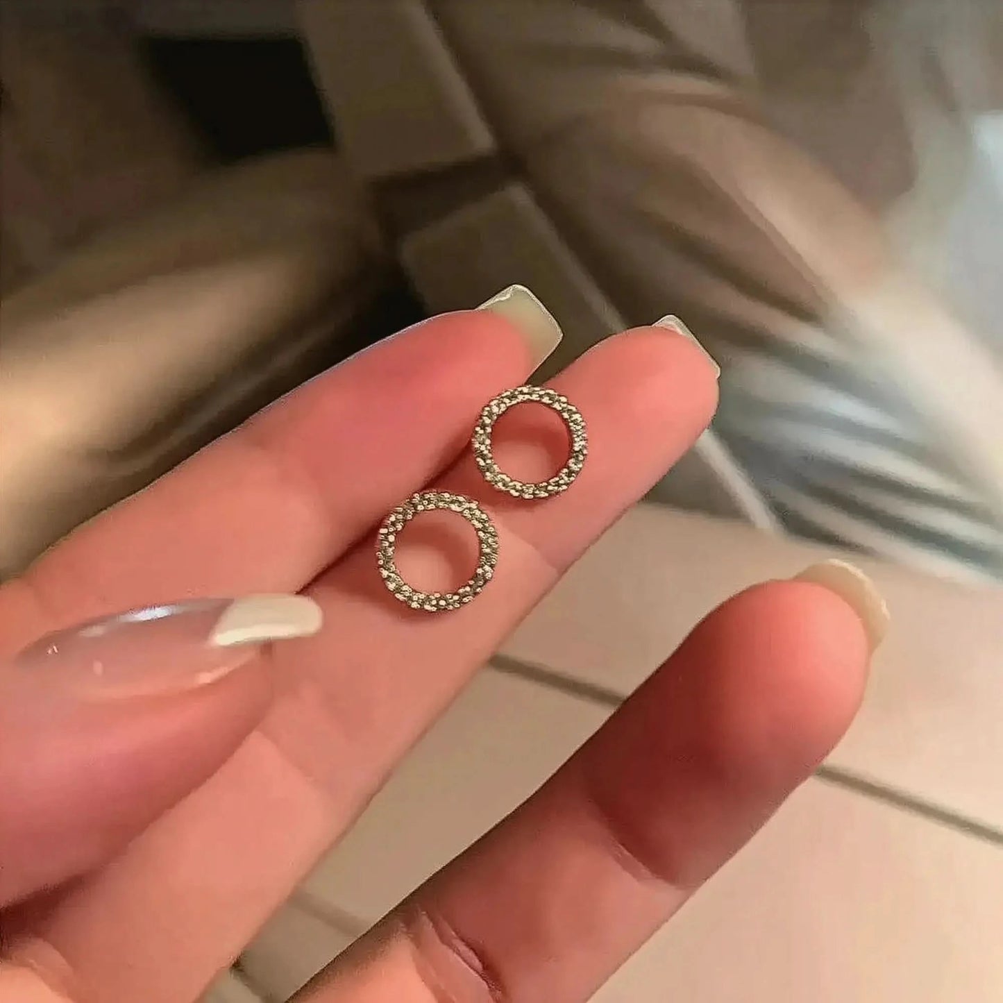 Clous Cercle Doré Minimaliste - Saylana