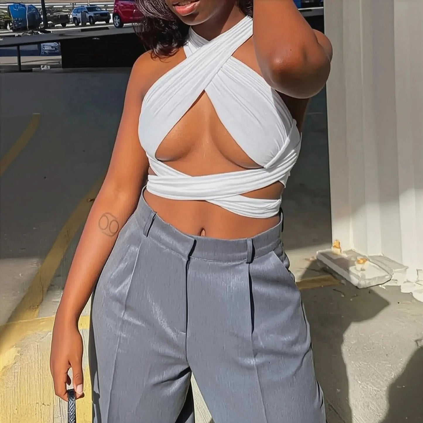 Crop bandage croisé col halter dos nu - Saylana