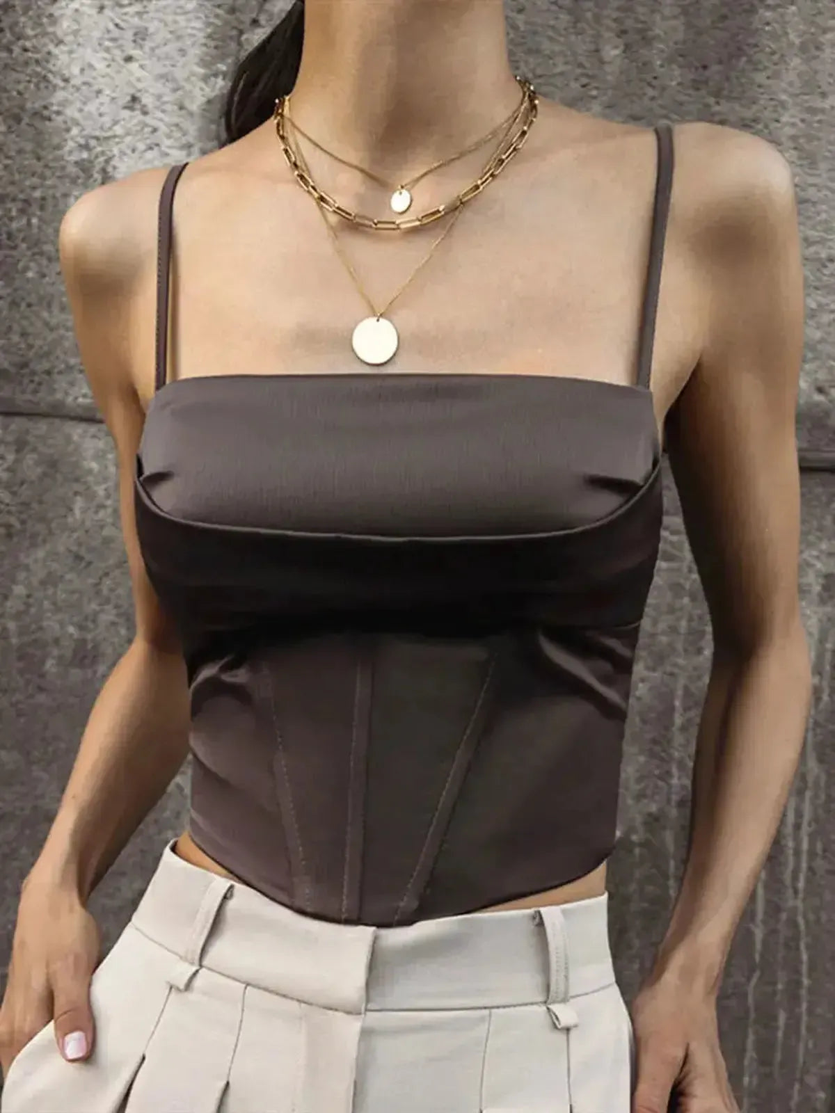 Dos nu lacé au style bandage chic et sexy-Saylana