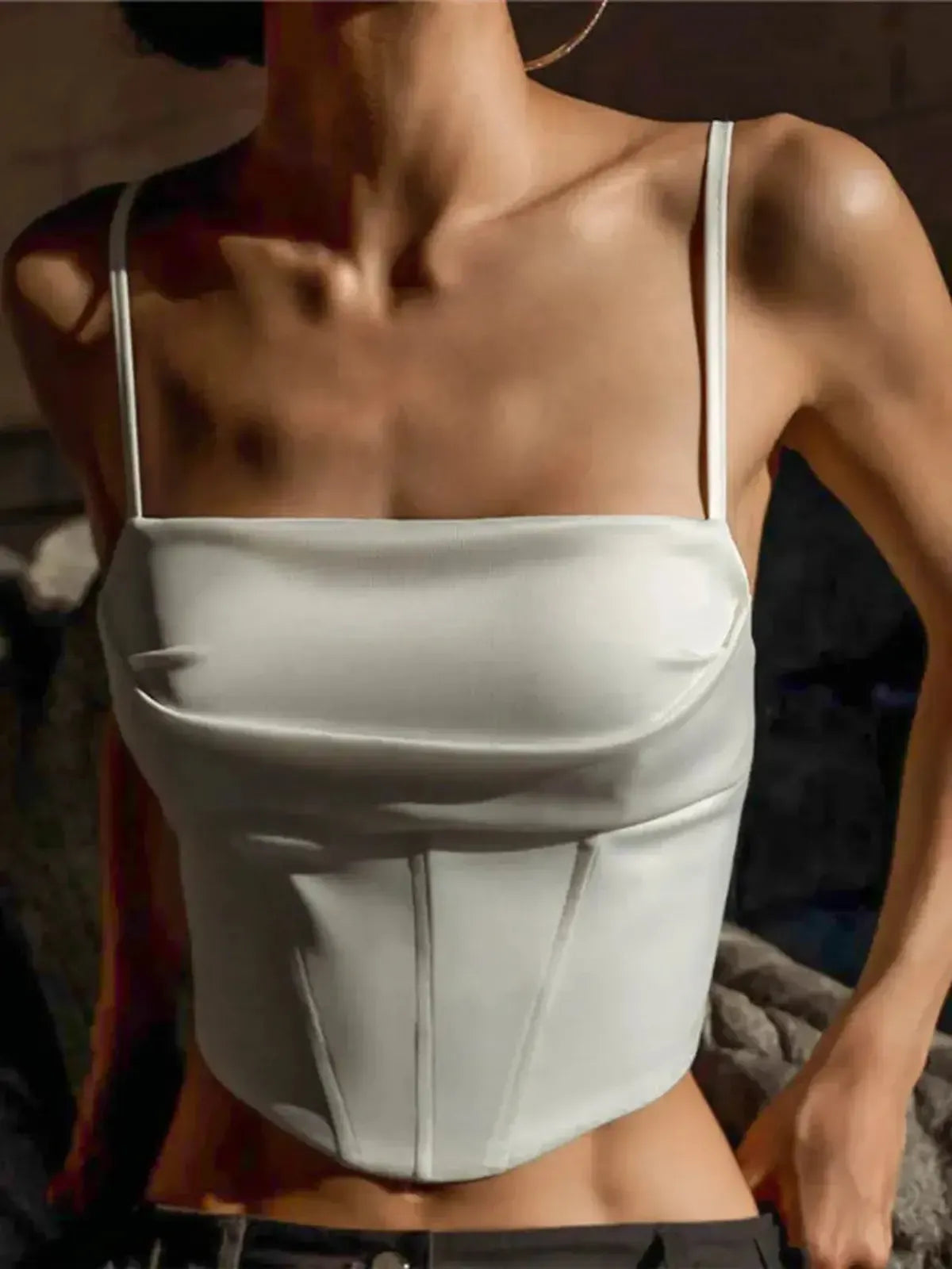 Dos nu lacé au style bandage chic et sexy-Saylana