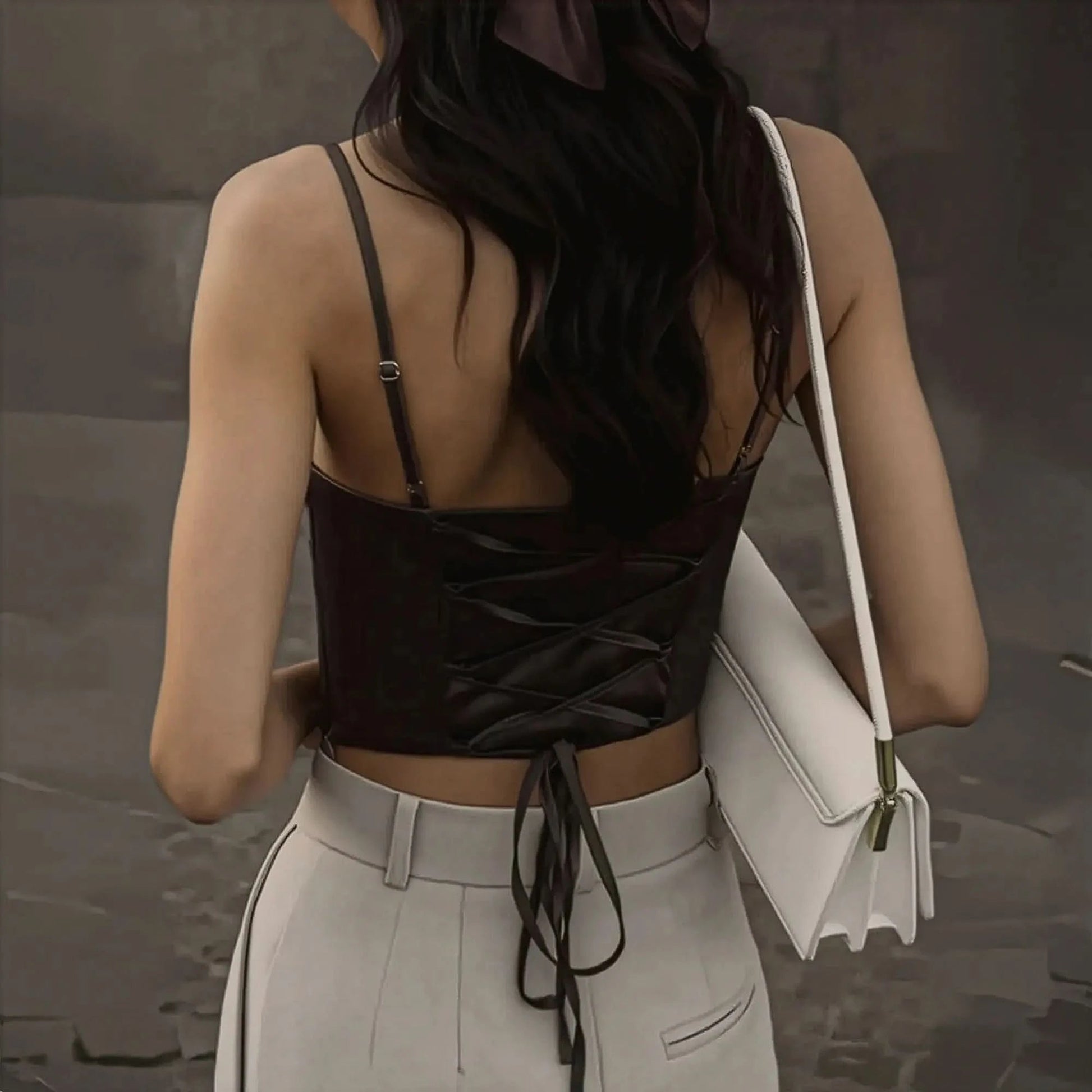 Dos nu lacé au style bandage chic et sexy - Saylana