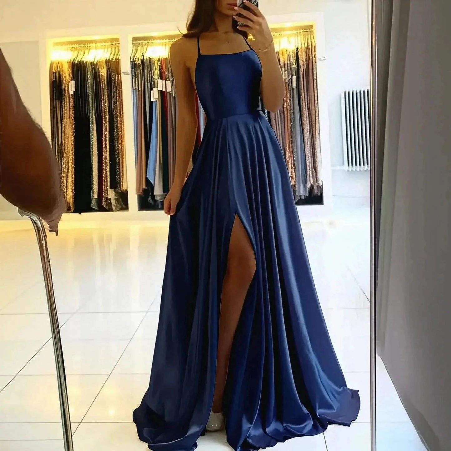 Élégance Minimaliste à Bretelles - Saylana