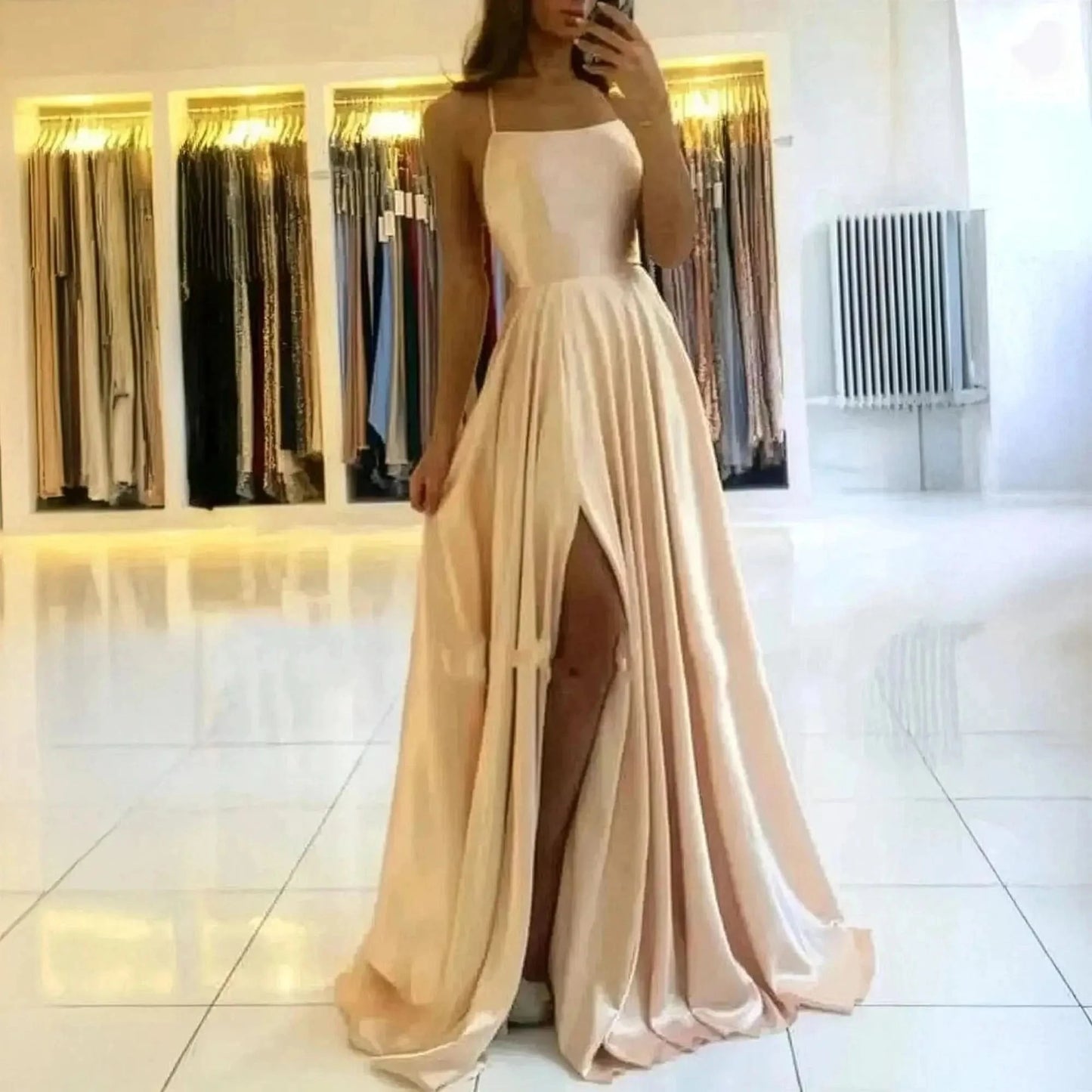 Élégance Minimaliste à Bretelles - Saylana