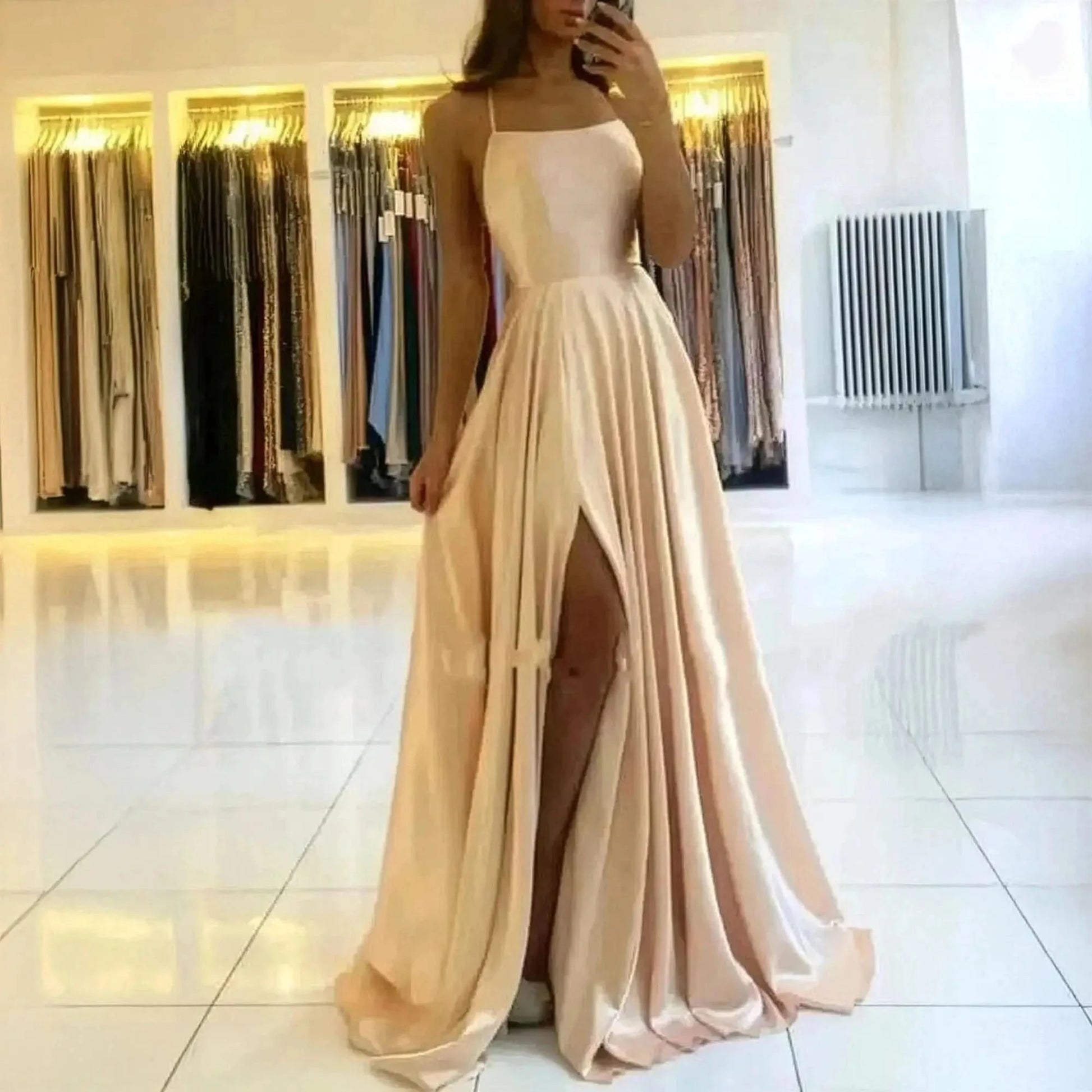 Élégance Minimaliste à Bretelles - Saylana