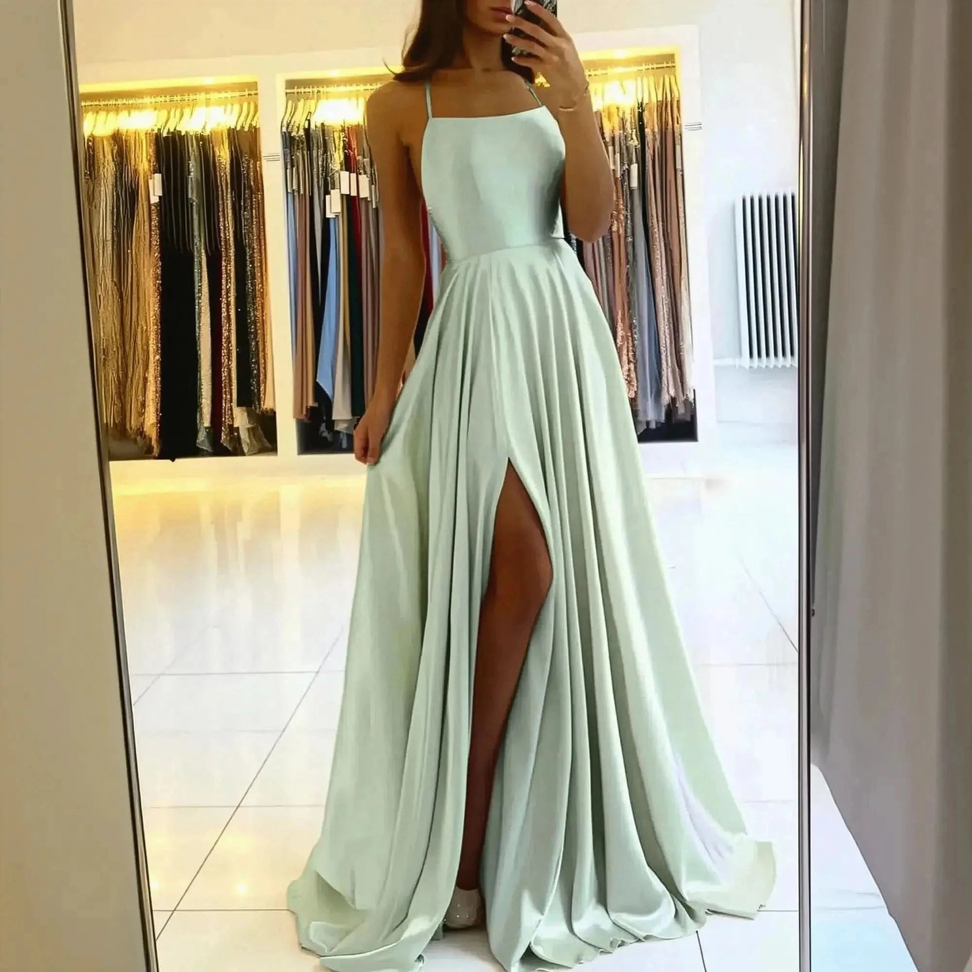 Élégance Minimaliste à Bretelles - Saylana