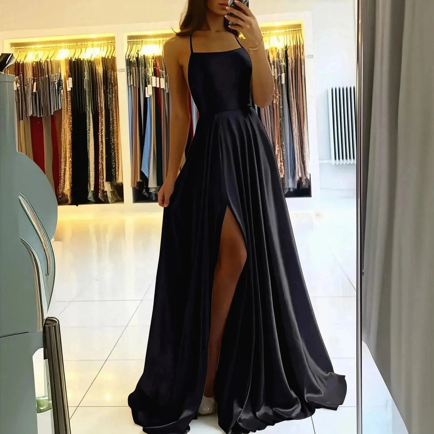 Élégance Minimaliste à Bretelles - Saylana