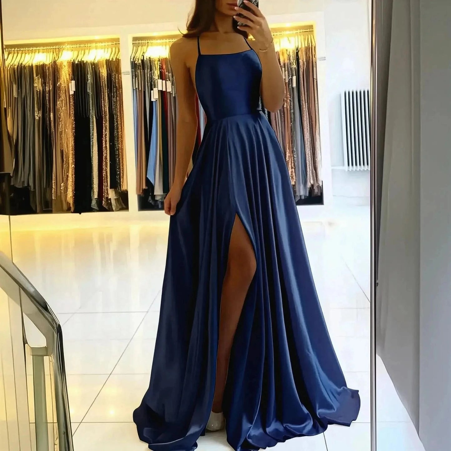 Élégance Minimaliste à Bretelles - Saylana