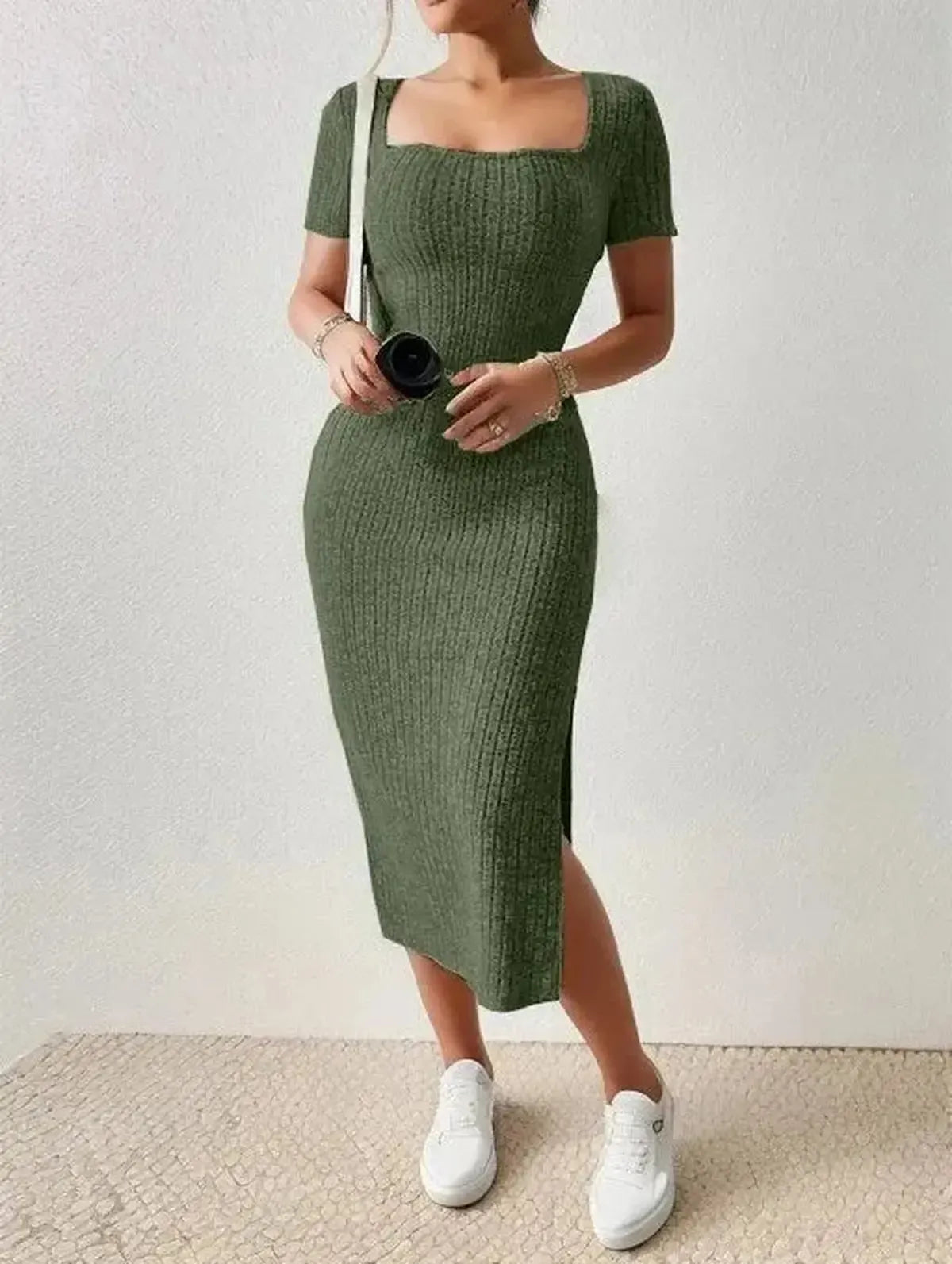 Été Chic : Robe Cintrée Mi-Longue-Saylana