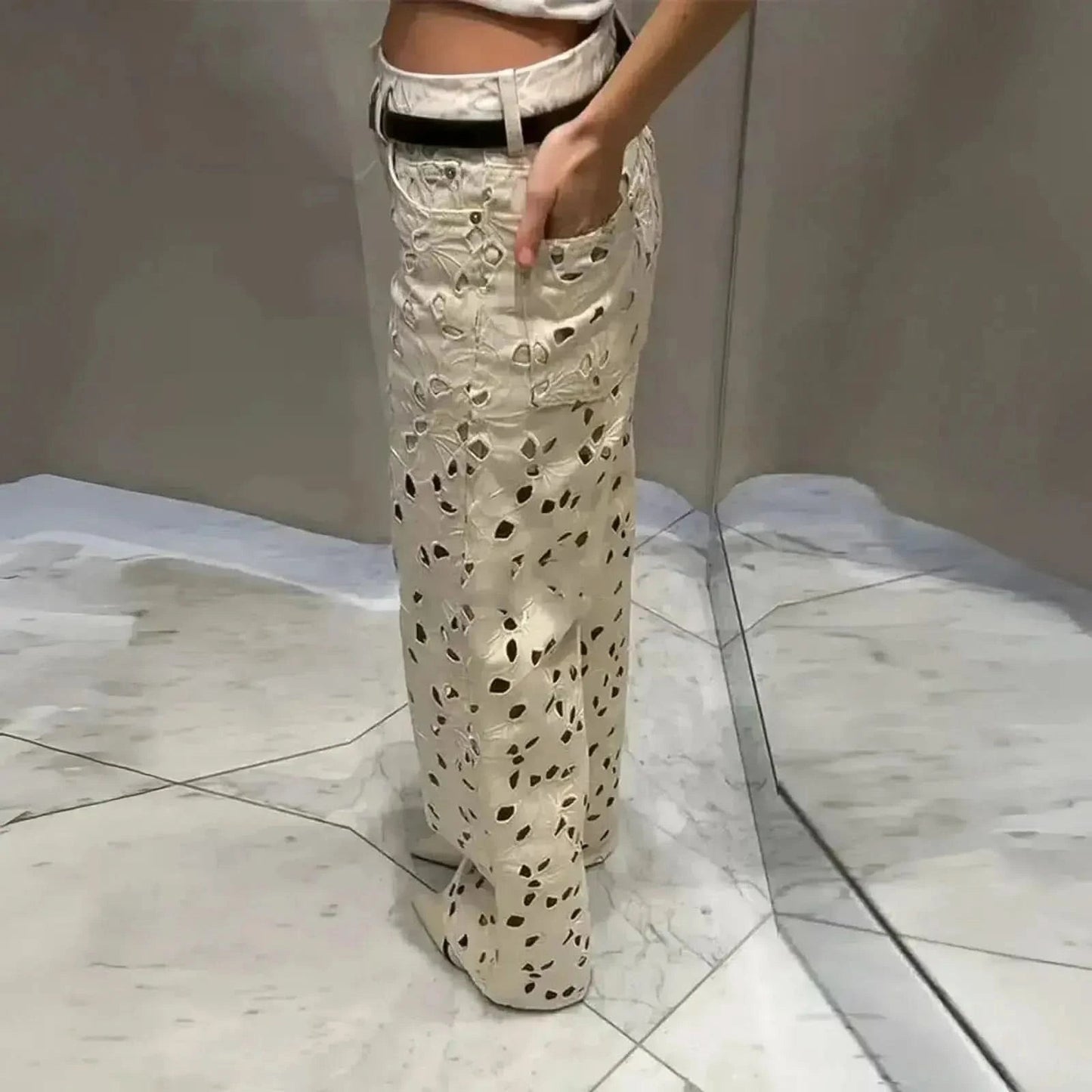 Fleurs Découpées & Style Élégant - Saylana