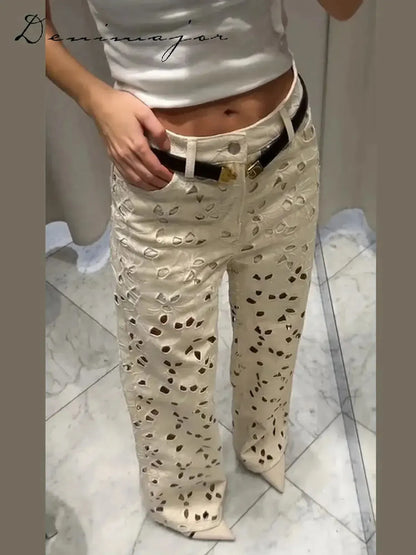Fleurs Découpées & Style Élégant-Saylana