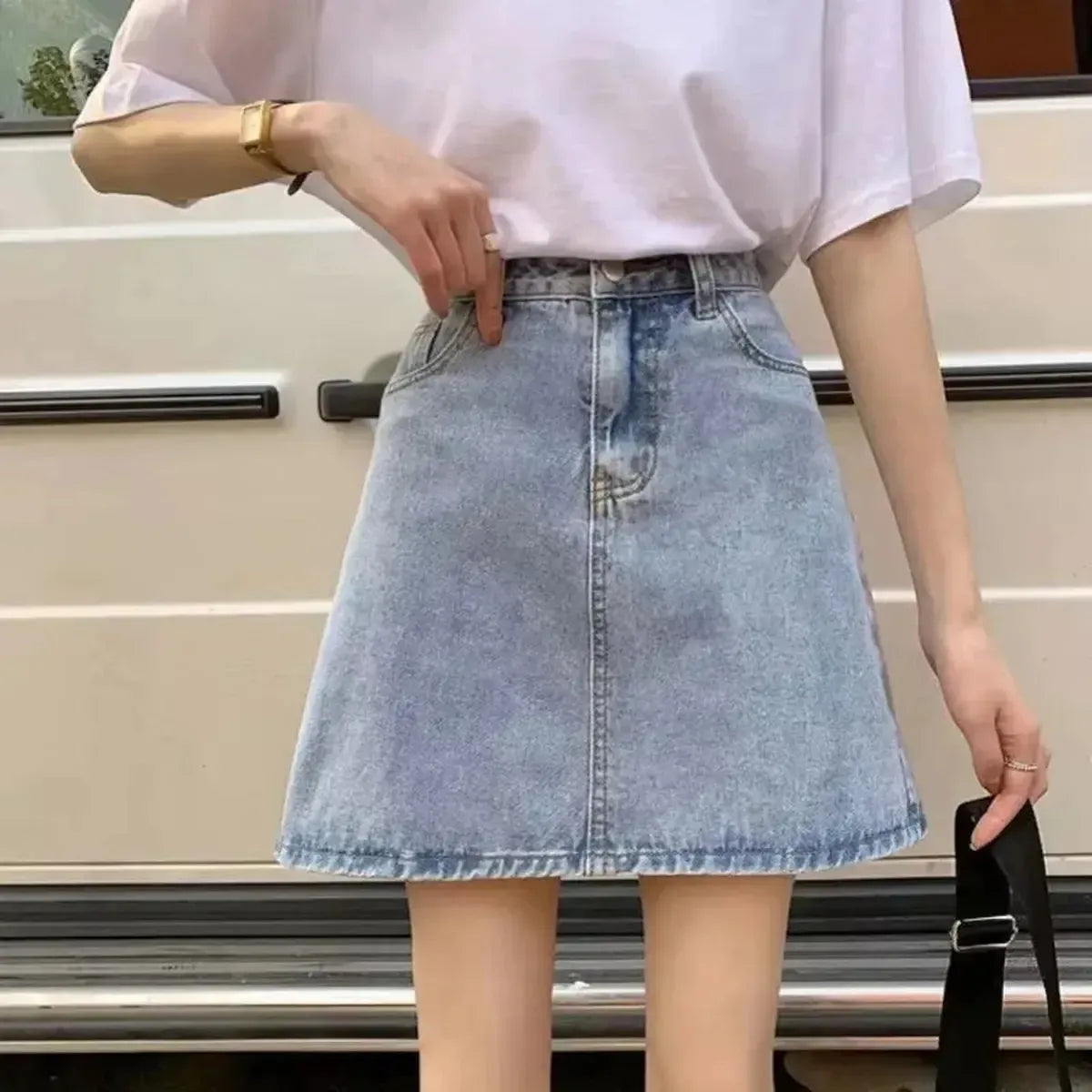 Jupe Courte Denim Cintrée Look Estival-Saylana