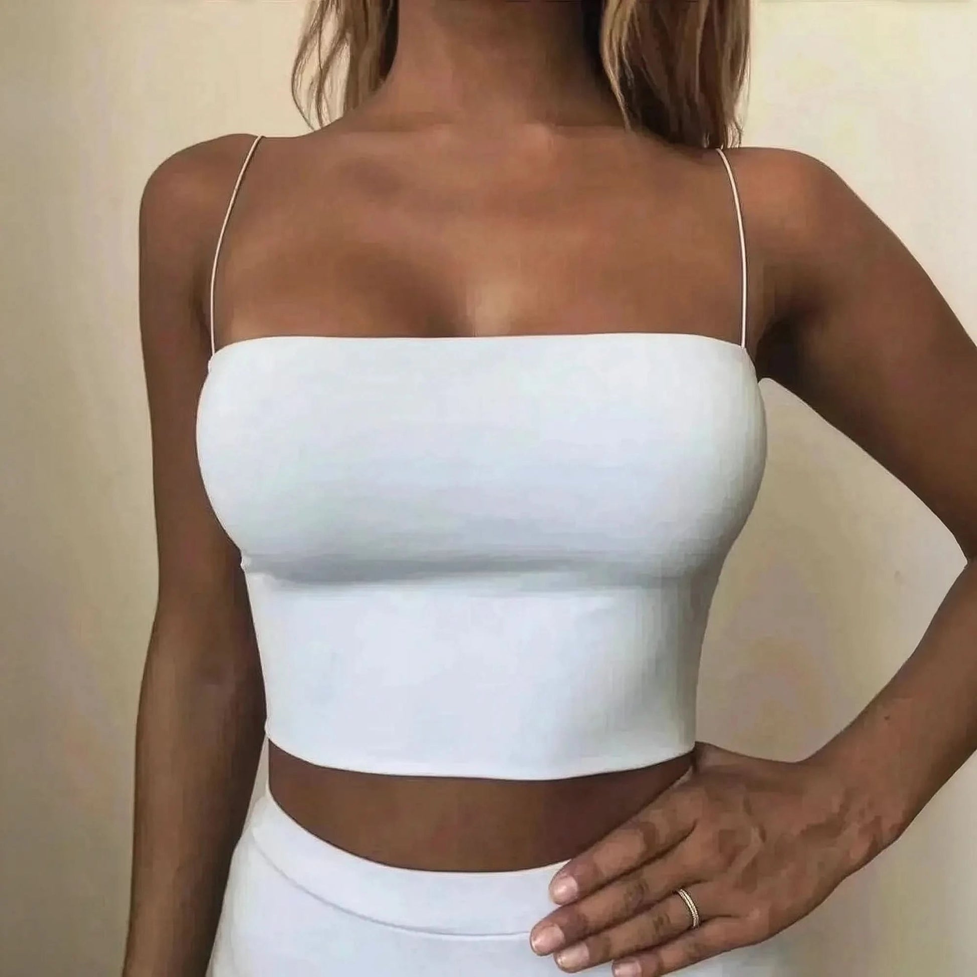 Look estival ajusté au style minimaliste - Saylana