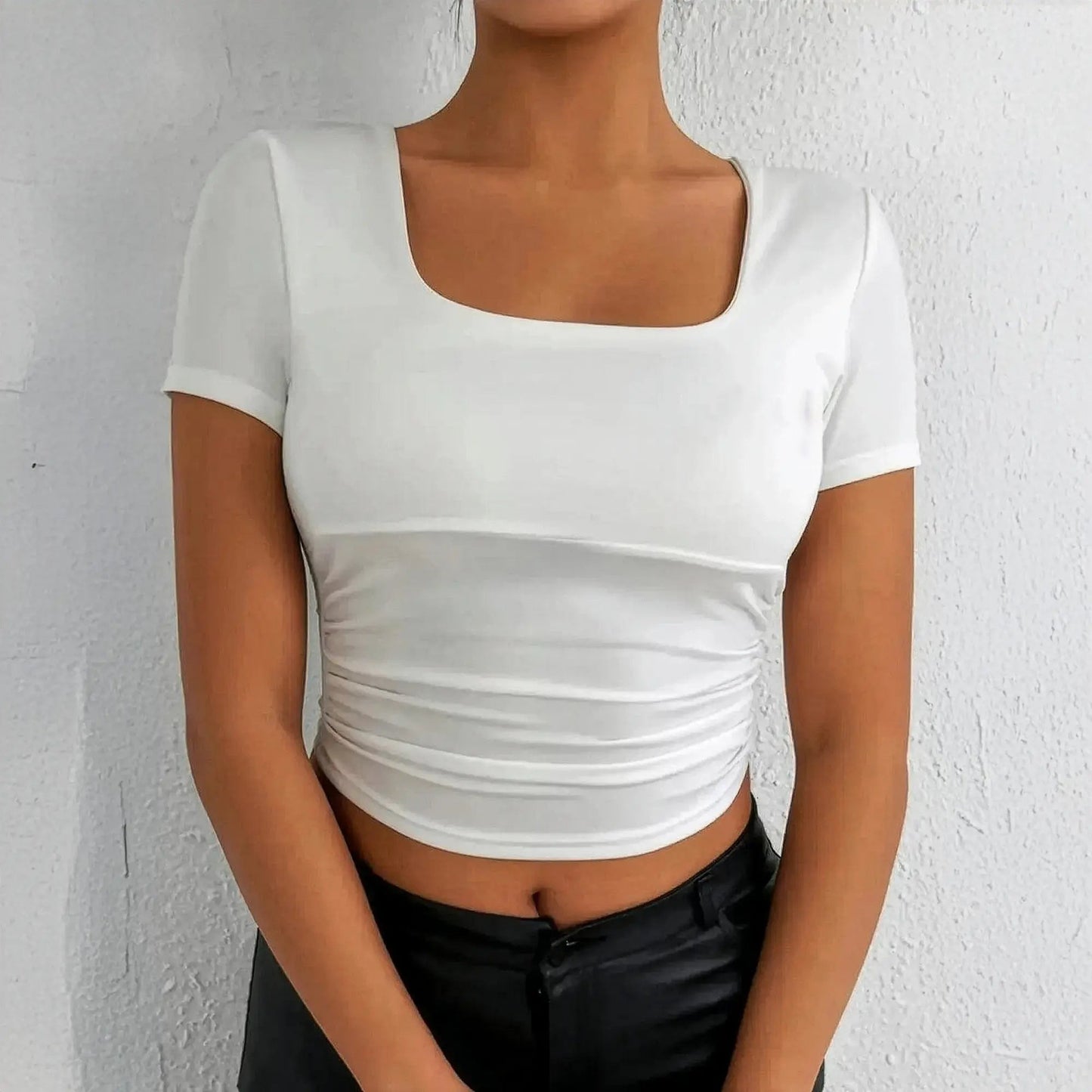 Manches courtes au style club chic Saylana