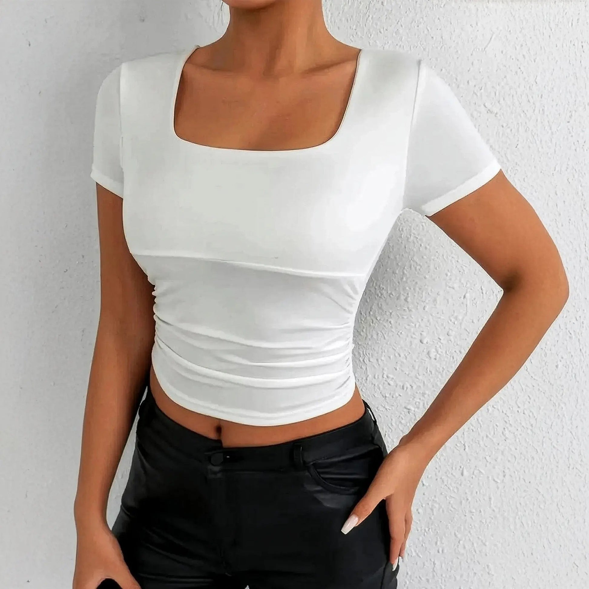 Manches courtes au style club chic Saylana