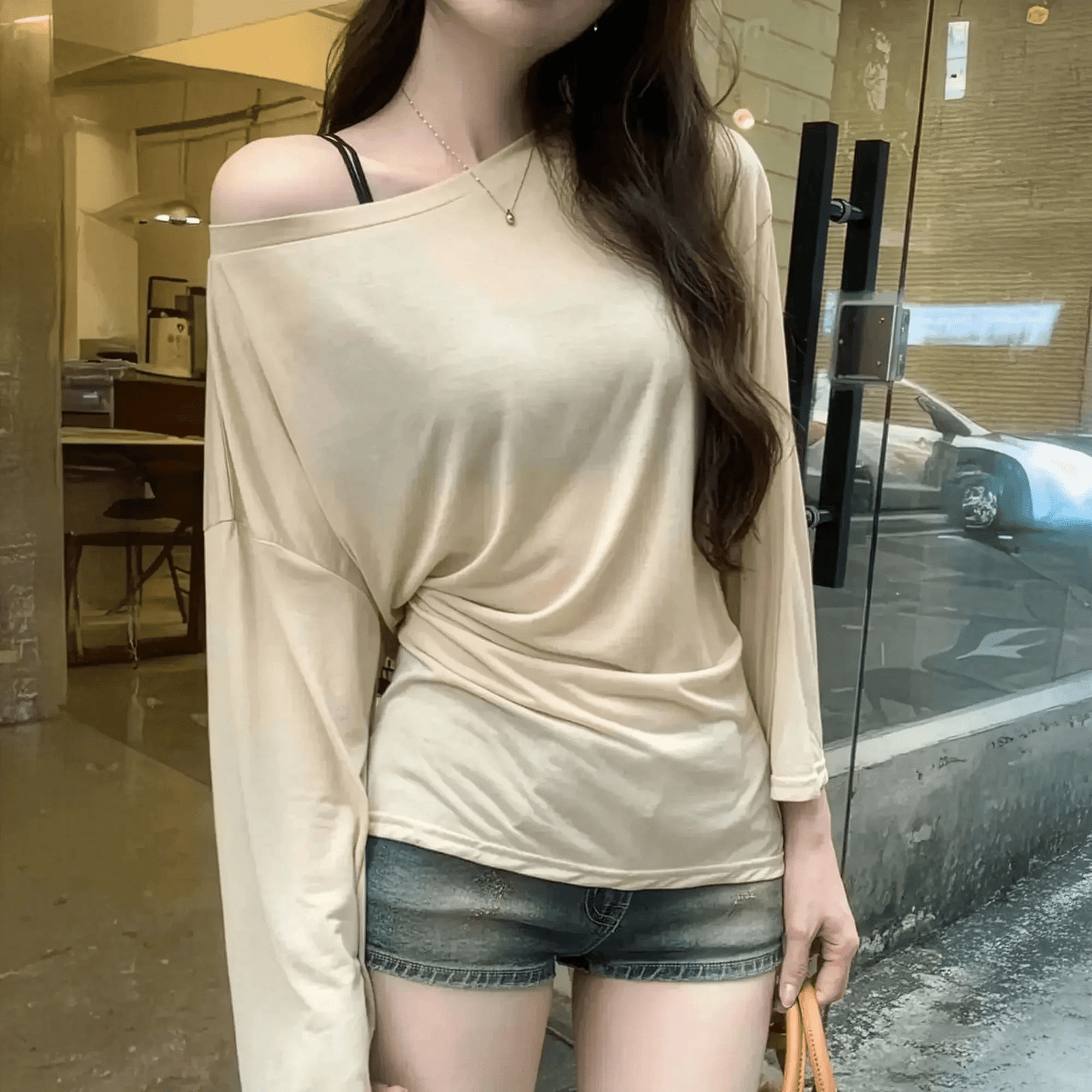 Pièce basique sexy au design léger et aérien - Saylana