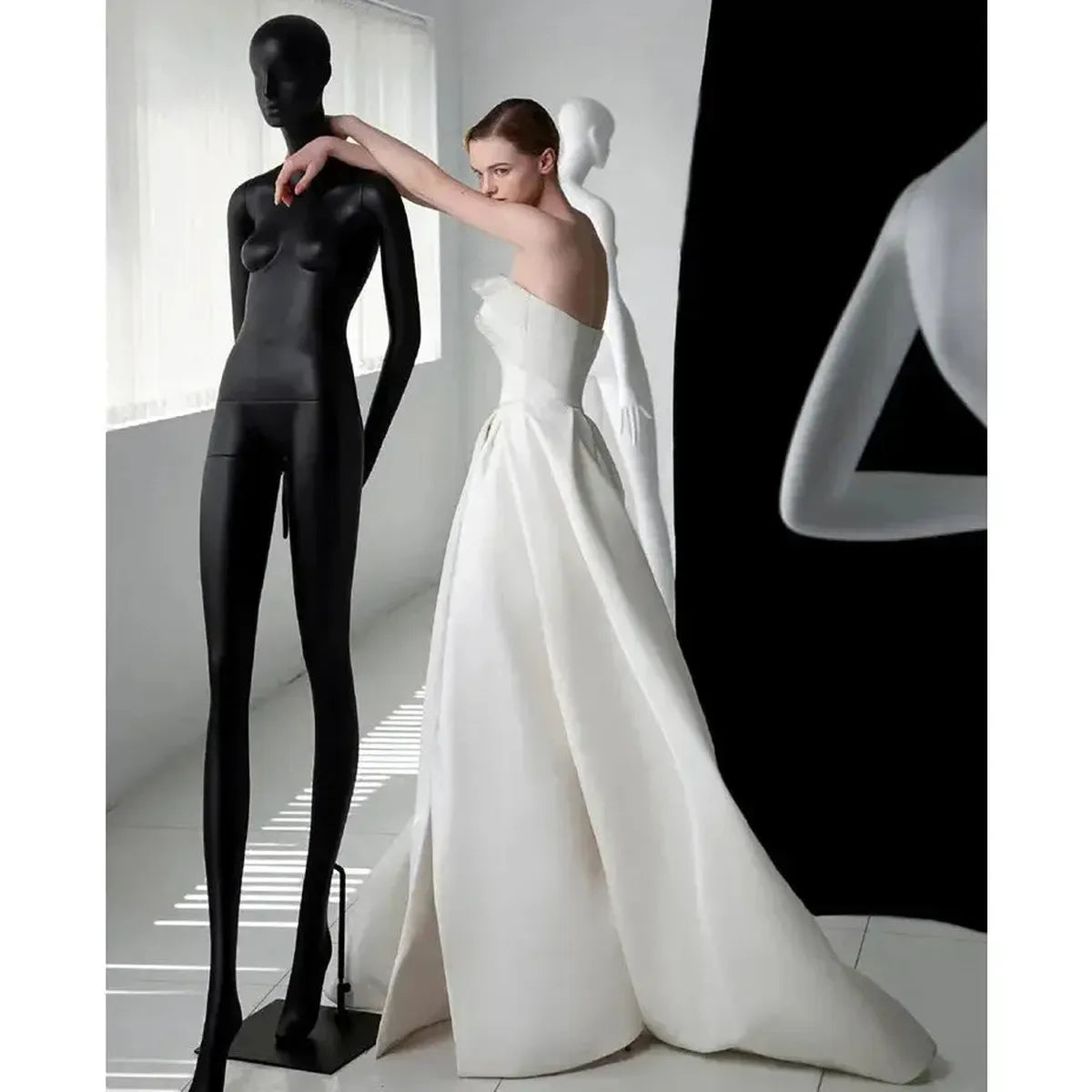 Robe Traînante Épaule Nue Élégante-Saylana