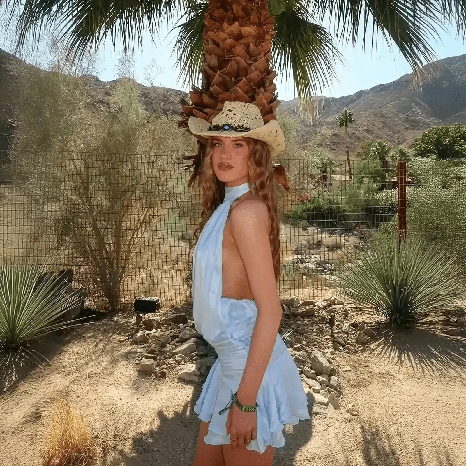 Mini Robe à Volants Dos Nu Chic - Saylana