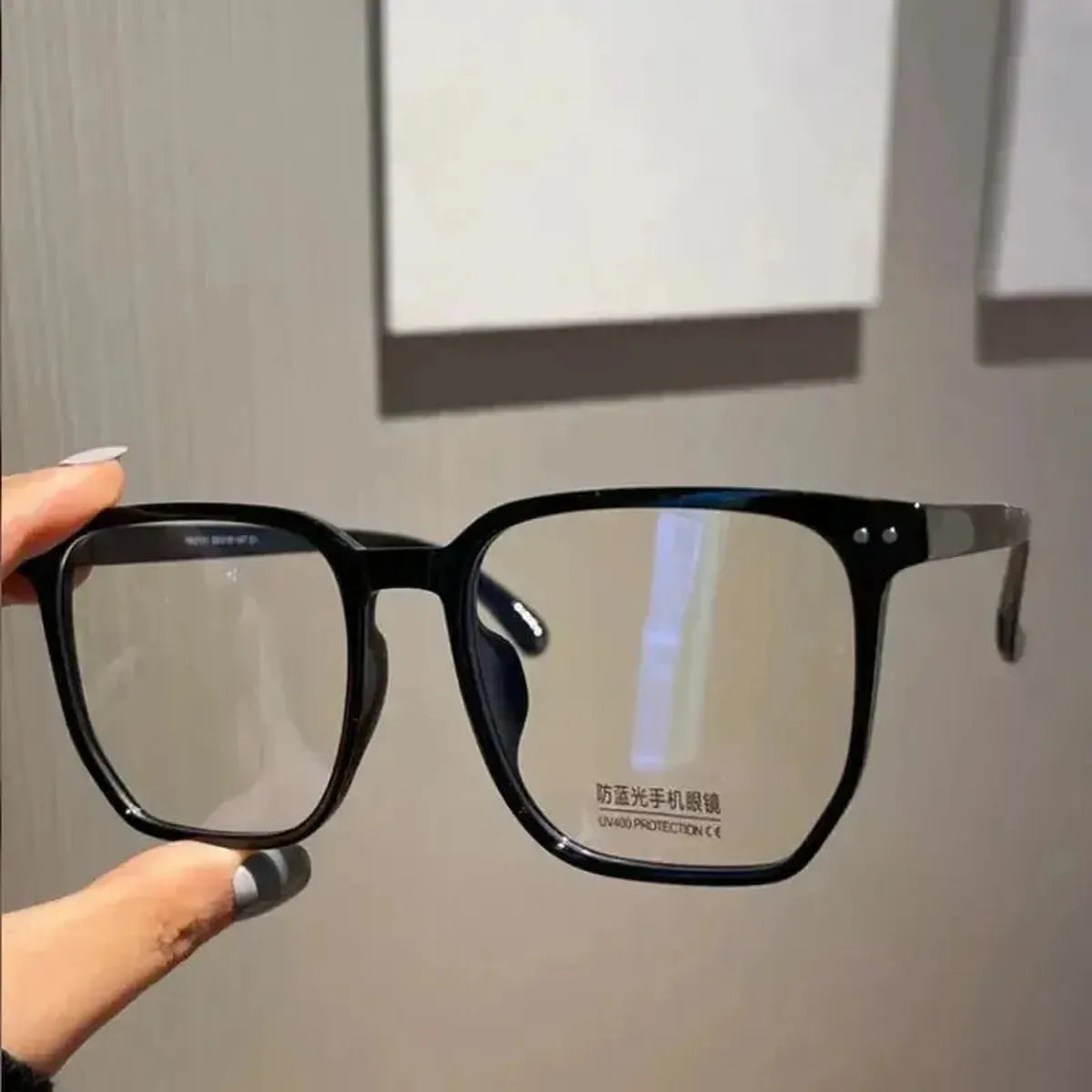 Style Optique Léger et Moderne-Saylana