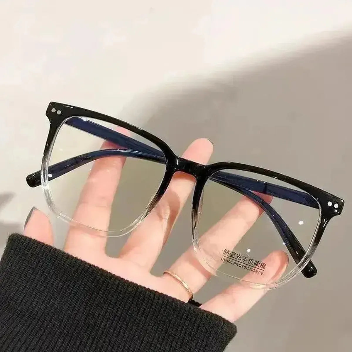 Style Optique Léger et Moderne-Saylana