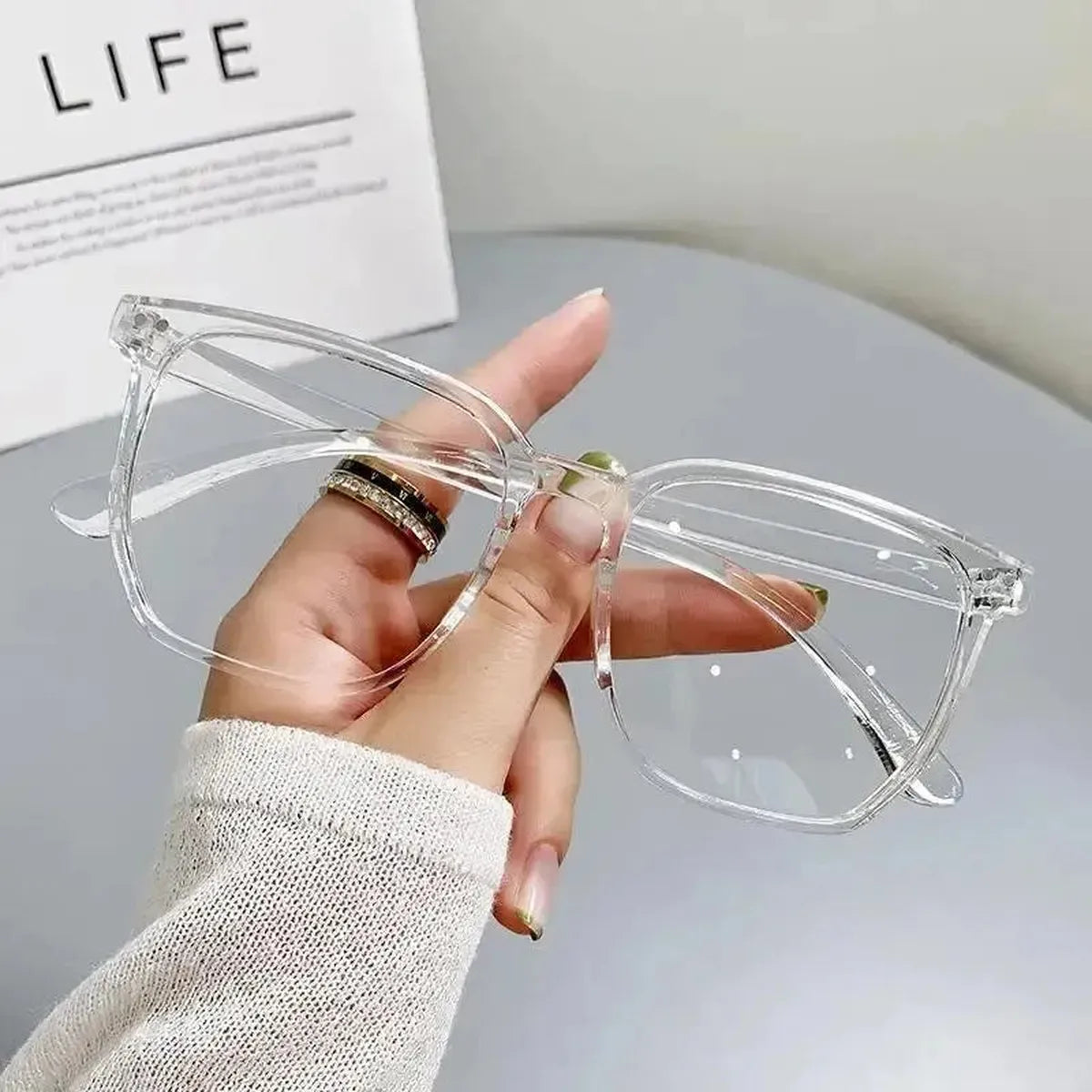 Style Optique Léger et Moderne-Saylana