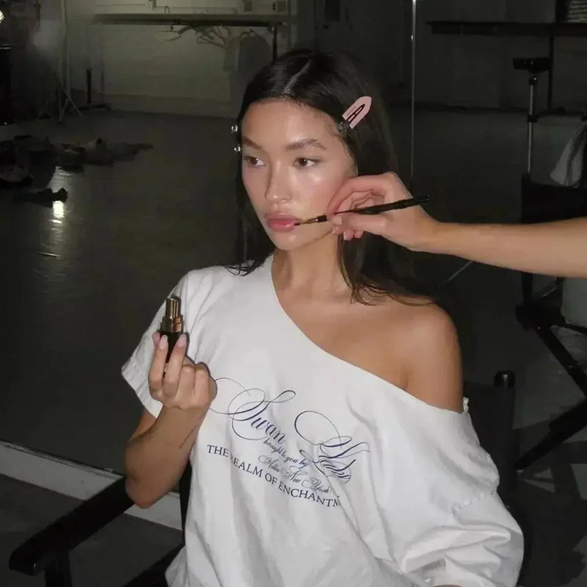 T-shirt blanc oversize à une épaule graphique-Saylana
