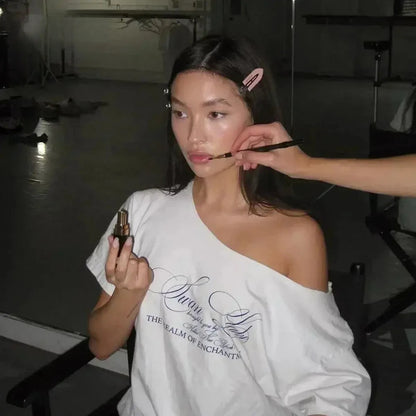 T-shirt blanc oversize à une épaule graphique-Saylana