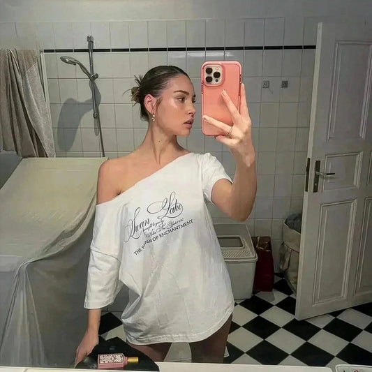 T-shirt blanc oversize à une épaule graphique - Saylana